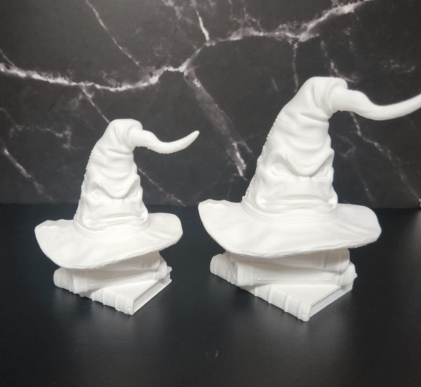 Sorting Hat on books - Tumbler Element